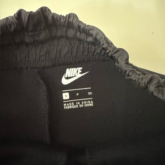 Nike Sportswear Tech Fleece Women's Crop Pants Black size small - Picture 9 of 12